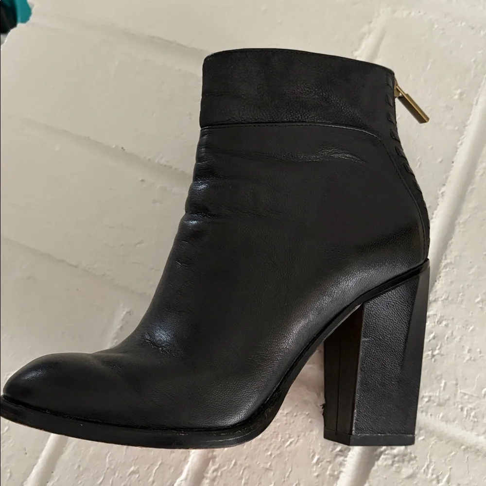 Leather Black booties with zipper back